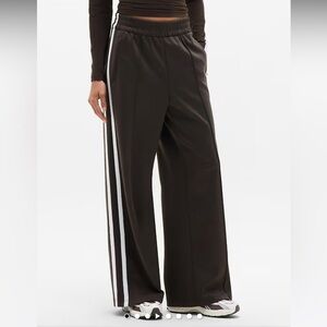 NWOT Athleta Tempo Mid Rise Track Pants Sm (M) P 30" inseam